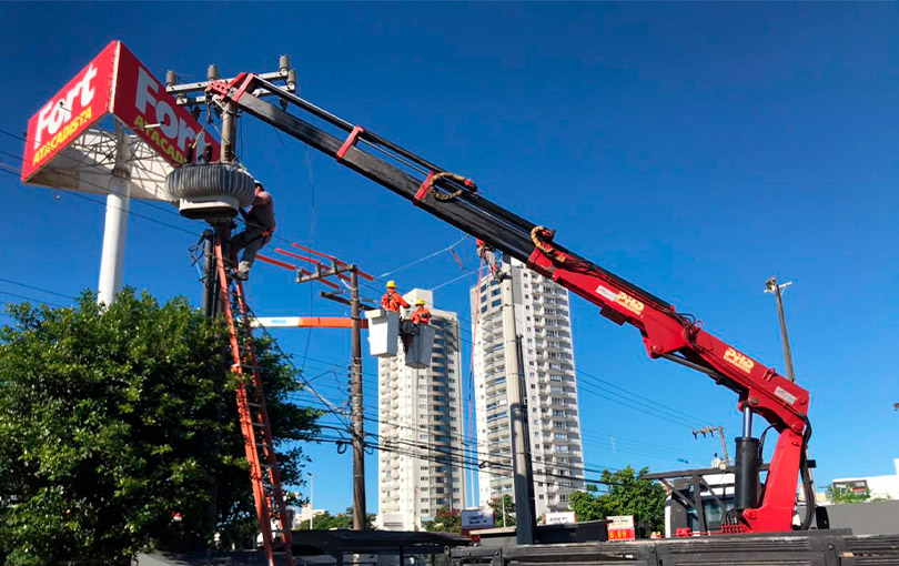 trabalhamos com transporte de placas ate 20n de altura