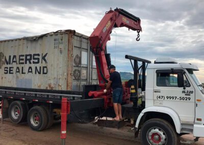 Cuidado Com o Transporte de Cargas Pesadas 400x284 - Içamento de Pessoas em Itajaí / SC