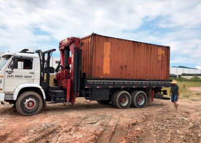 transporte de container em itajai 400x284 - Içamento de Pessoas em Itajaí / SC