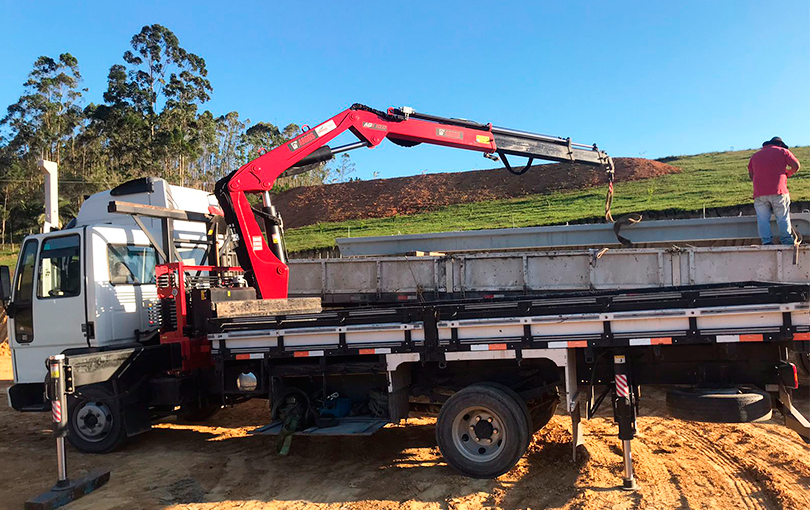 CILESI 1 - Cilesio Transporte: a empresa mais bem avaliada no serviço de transporte com caminhão munck em Itajaí e região