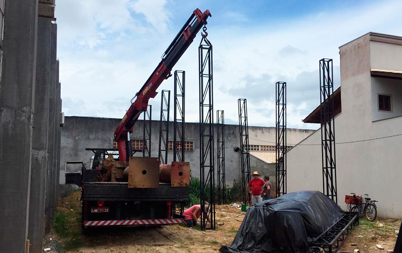 os beneficios de ter um caminhao munck em sua obra em balneario camboriu