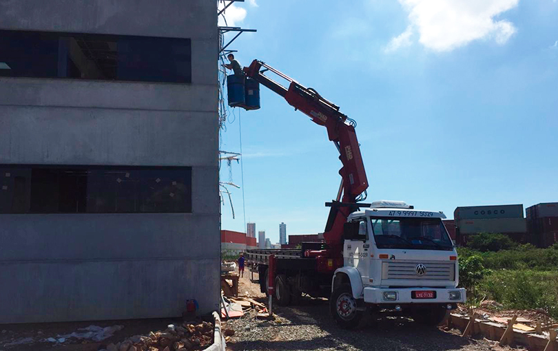 os beneficios de ter um caminhao munck - Os benefícios de ter um caminhão munck em sua obra em Balneário Camboriú