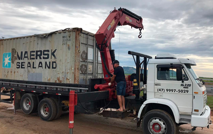 esta precisando fazer o transporte de algum container ate a obra - Está precisando fazer o transporte de algum container até a obra? Fale conosco