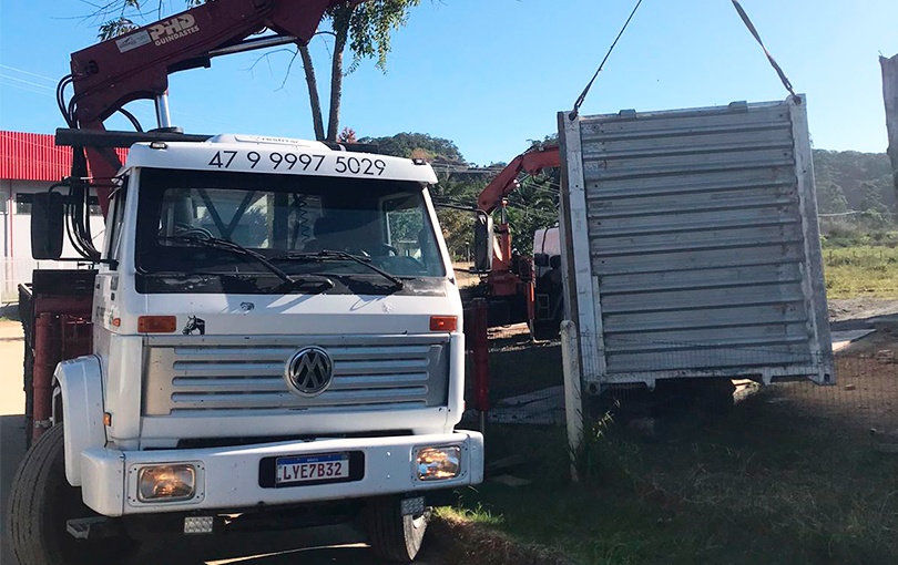 caminhao munck substitui guindaste - Caminhão munck substitui guindaste com vantagem nas operações