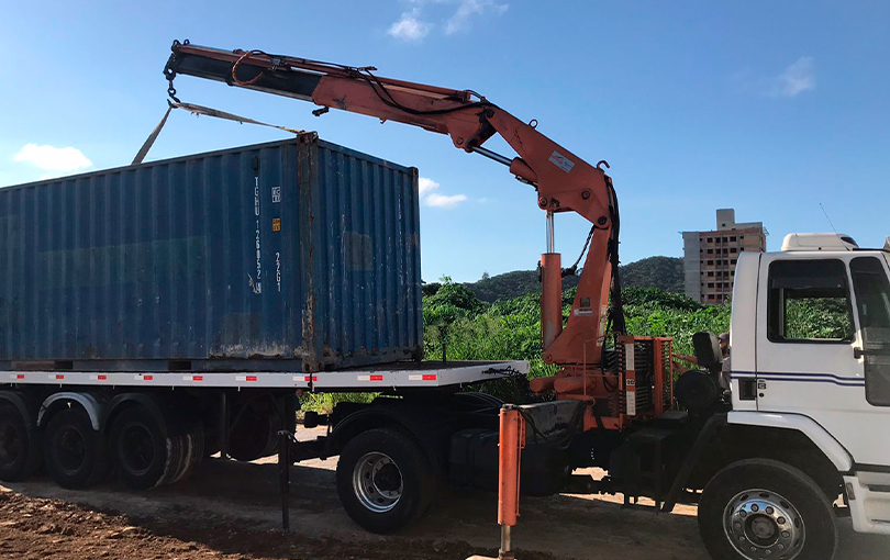 Transporte de containers em Itajaí: saiba porque eles podem tombar e como evitar acidentes