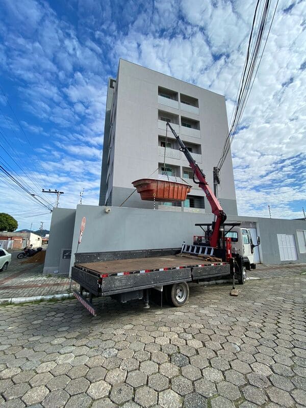 icamento piscinas em itajai 03 - Içamento de Piscinas em Itajaí / SC