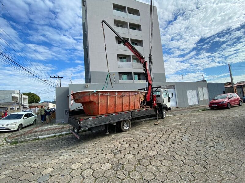 icamento piscinas em itajai 04 - Içamento de Piscinas em Itajaí / SC