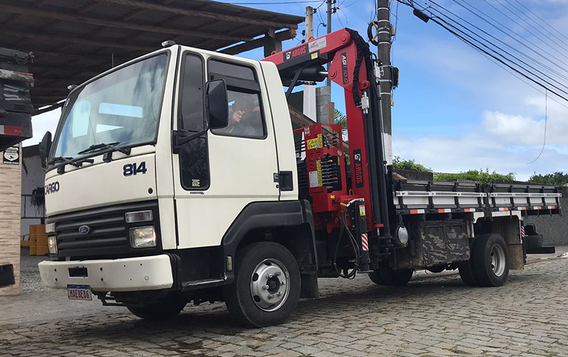 Guindautos em Balneário Camboriú: o que diferencia o munck dos demais caminhões?