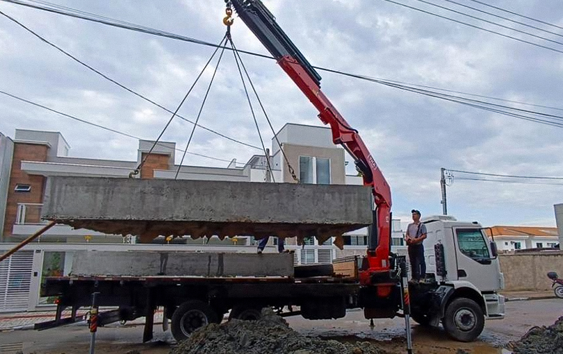 Saiba como o caminhão munck atua como o parceiro ideal na construção civil