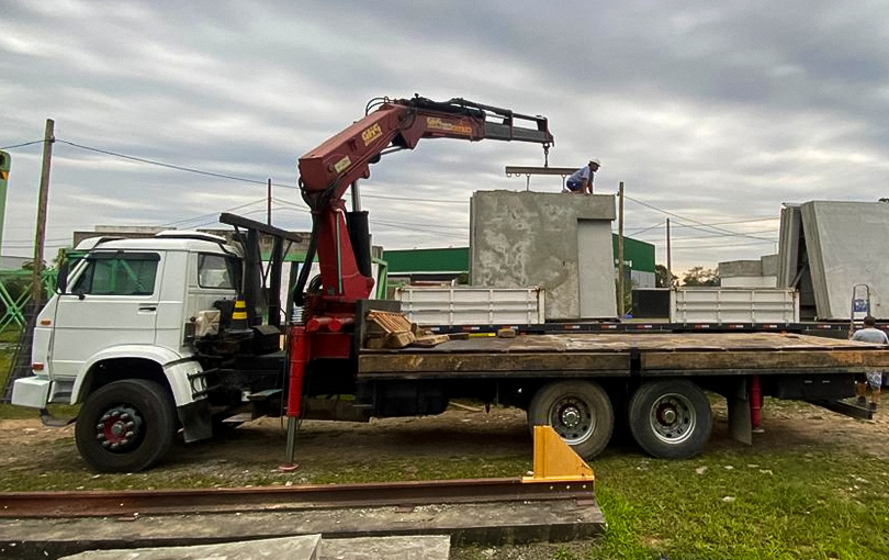 5 razões para alugar um caminhão munck em Navegantes