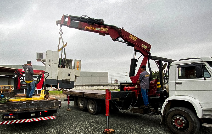 Como funciona o caminhão munck para içamento de cargas em Penha?