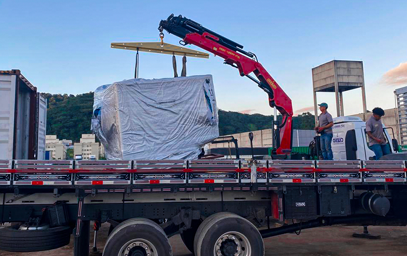 Confira nosso guia completo sobre desova de containers com munck