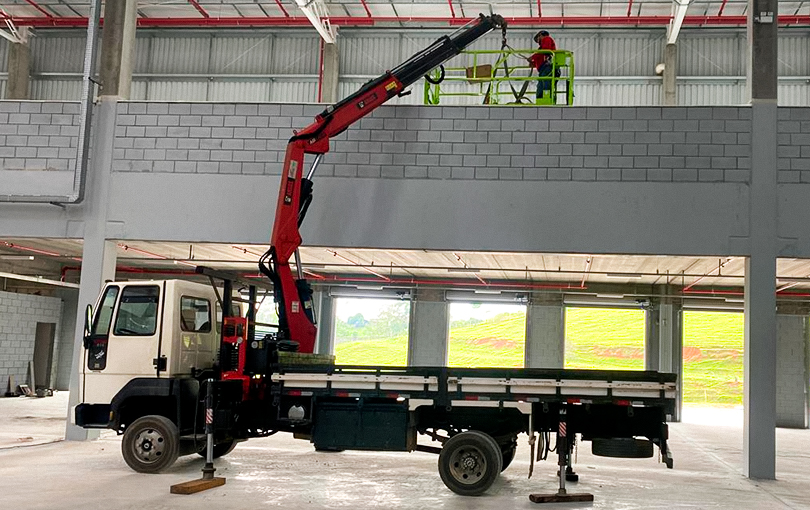 maquinas pesadas - Entenda a import&acirc;ncia da precis&atilde;o no i&ccedil;amento de m&aacute;quinas pesadas