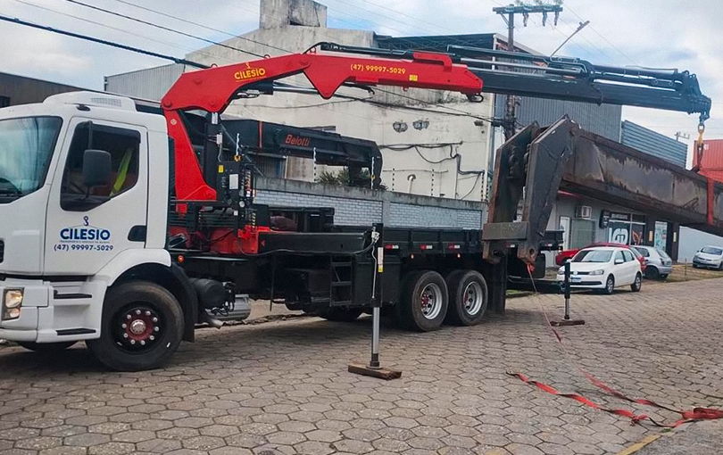 nao convencionais - Conhe&ccedil;a a utiliza&ccedil;&atilde;o de caminh&atilde;o munck em opera&ccedil;&otilde;es n&atilde;o convencionais