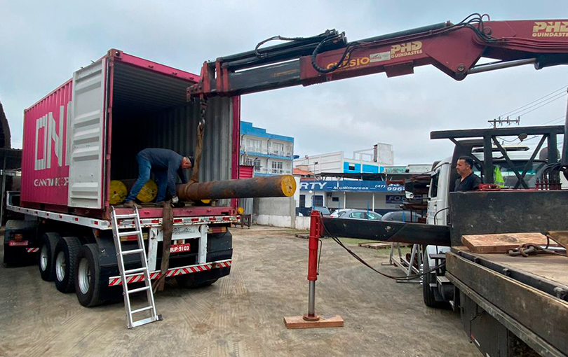 de containers - 4 equipamentos para movimenta&ccedil;&atilde;o de containers